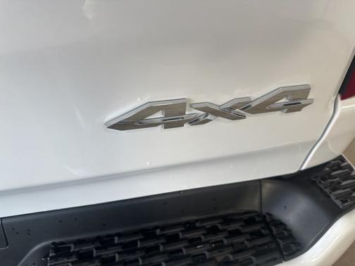 Bright White Clearcoat 2026 RAM 1500 Laramie