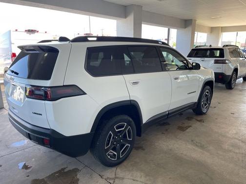 Bright White Clearcoat 2026 Jeep Cherokee Laredo