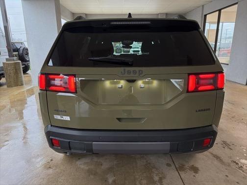 '41 2026 Jeep Cherokee Laredo
