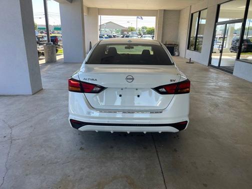 Pearl White 2023 Nissan Altima 2.5 SV