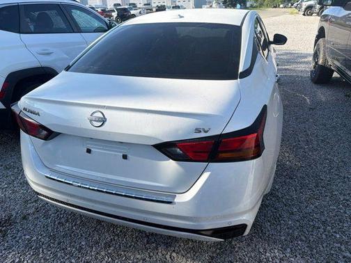 Pearl White Tricoat 2023 Nissan Altima 2.5 SV