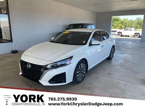 Pearl White 2023 Nissan Altima 2.5 SV