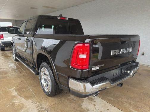 Diamond Black Crystal Pearlcoat 2026 RAM 1500 Big Horn/Lone Star