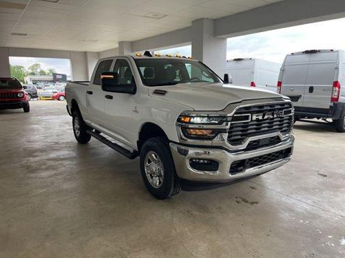Bright White Clearcoat 2026 RAM 2500 Tradesman Crew Cab 4x4 6'4' Box