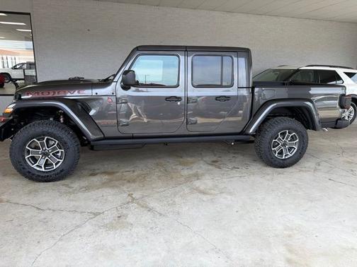 Granite Crystal Metallic Clearcoat 2026 Jeep Gladiator Mojave 4x4