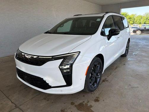 Bright White Clearcoat 2027 Chrysler Pacifica Limited