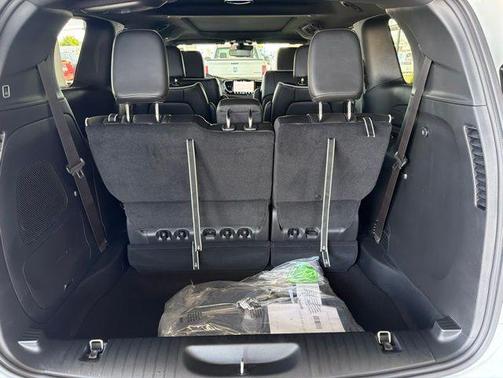 Bright White Clearcoat 2027 Chrysler Pacifica Limited