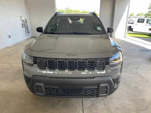 Gray Clearcoat 2026 Jeep Cherokee Laredo