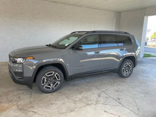 Gray Clearcoat 2026 Jeep Cherokee Laredo