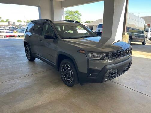 Gray Clearcoat 2026 Jeep Cherokee Laredo