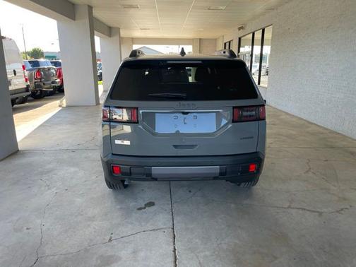 Gray Clearcoat 2026 Jeep Cherokee Laredo