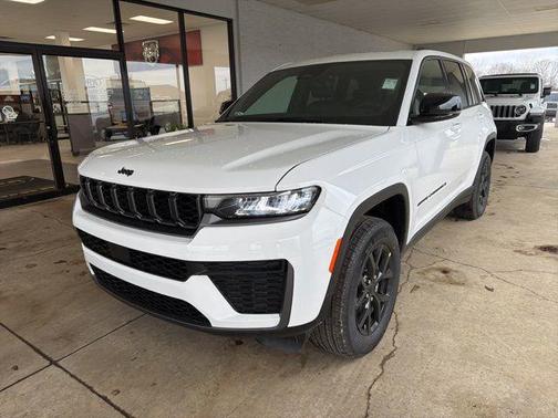 Bright White Clearcoat 2026 Jeep Grand Cherokee Altitude