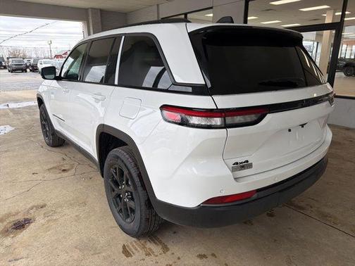 Bright White Clearcoat 2026 Jeep Grand Cherokee Altitude