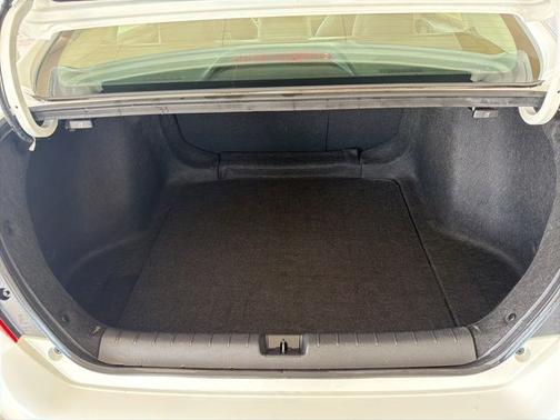 Taffeta White 2018 Honda Civic EX-L