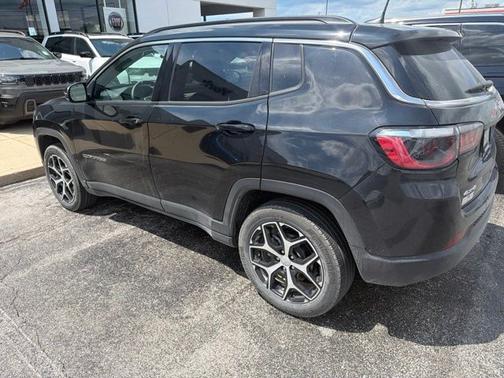 Diamond Black Crystal Pearlcoat 2024 Jeep Compass Limited