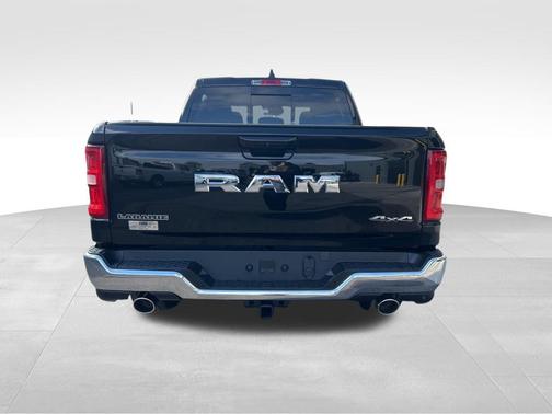 Diamond Black Crystal Pearlcoat 2026 RAM 1500 Laramie