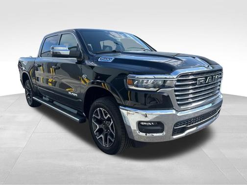 Diamond Black Crystal Pearlcoat 2026 RAM 1500 Laramie