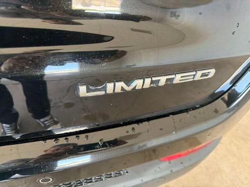 Diamond Black Crystal Pearlcoat 2022 Jeep Compass Limited