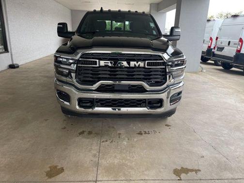 Diamond Black Crystal Pearlcoat 2026 RAM 2500 Tradesman Crew Cab 4x4 6'4' Box