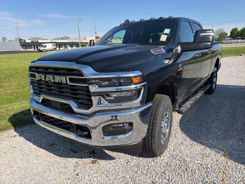 Diamond Black Crystal Pearlcoat 2026 RAM 2500 Tradesman Crew Cab 4x4 6'4' Box