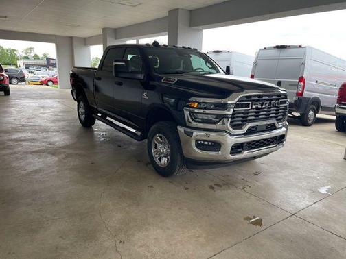 Diamond Black Crystal Pearlcoat 2026 RAM 2500 Tradesman Crew Cab 4x4 6'4' Box