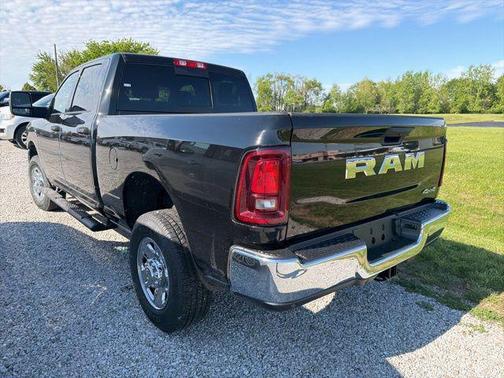 Diamond Black Crystal Pearlcoat 2026 RAM 2500 Tradesman Crew Cab 4x4 6'4' Box