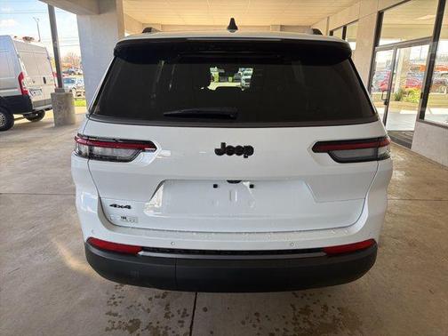 Bright White Clearcoat 2026 Jeep Grand Cherokee L Altitude