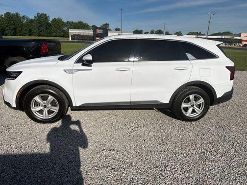 Glacial White Pearl 2022 Kia Sorento LX