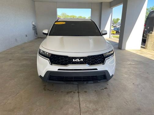 White Pearl 2022 Kia Sorento LX