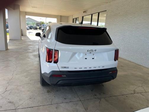 White Pearl 2022 Kia Sorento LX