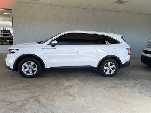 White Pearl 2022 Kia Sorento LX