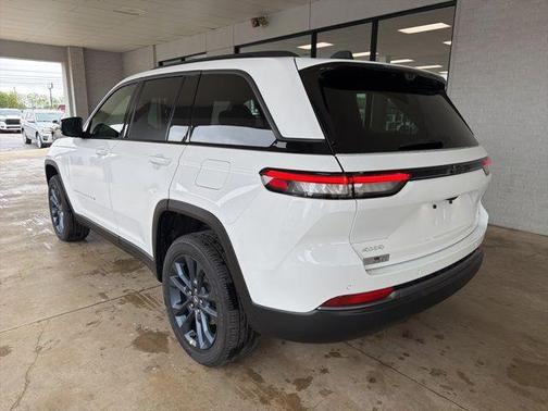 Bright White Clearcoat 2026 Jeep Grand Cherokee Limited