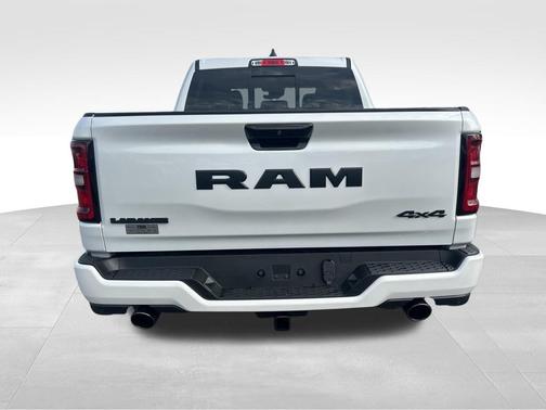 Ivory White Tri-Coat Pearlcoat 2026 RAM 1500 Laramie