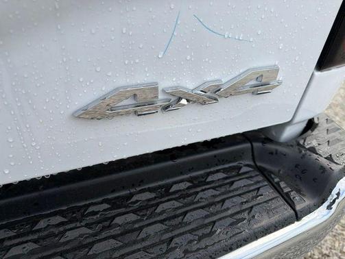 Bright White Clearcoat 2026 RAM 2500 Tradesman Crew Cab 4x4 6'4' Box