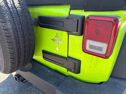 Gecko Pearlcoat 2013 Jeep Wrangler Sport