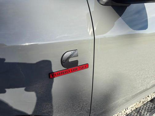 Ceramic Gray Clearcoat 2026 RAM 2500 Black Express Crew Cab 4x4 6'4' Box