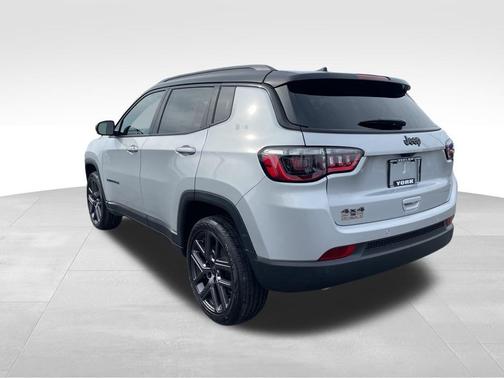 Silver Zynith Metallic Clearcoat 2026 Jeep Compass Limited