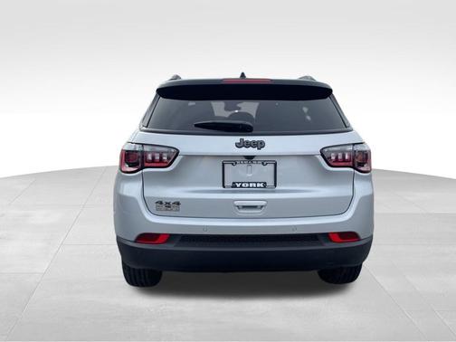 Silver Zynith Metallic Clearcoat 2026 Jeep Compass Limited