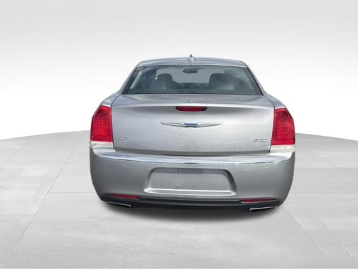 2017 Chrysler 300 Limited