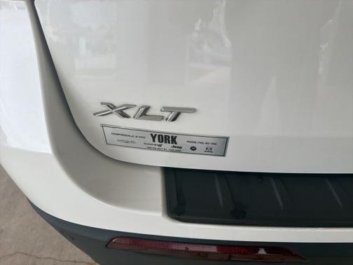 White Metallic 2022 Ford Explorer XLT