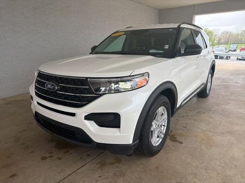 White Metallic 2022 Ford Explorer XLT