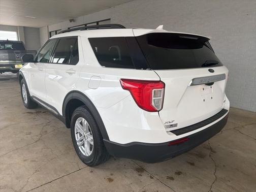 White Metallic 2022 Ford Explorer XLT