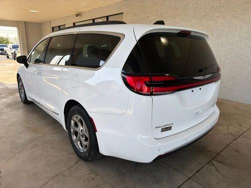 Bright White Clearcoat 2023 Chrysler Pacifica Limited