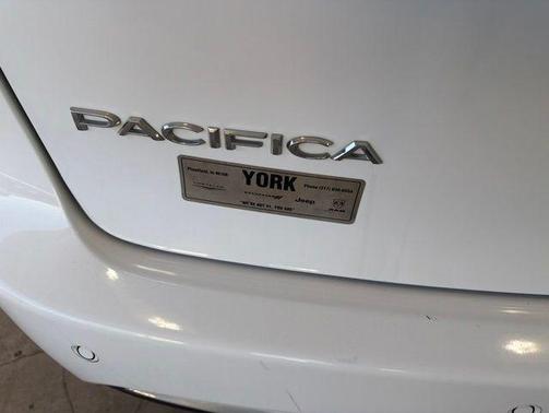 Bright White Clearcoat 2023 Chrysler Pacifica Limited
