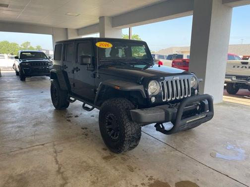 Black Clearcoat 2016 Jeep Wrangler Unlimited Sahara