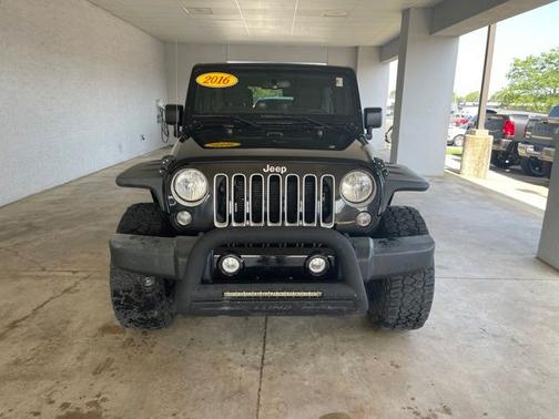 Black Clearcoat 2016 Jeep Wrangler Unlimited Sahara