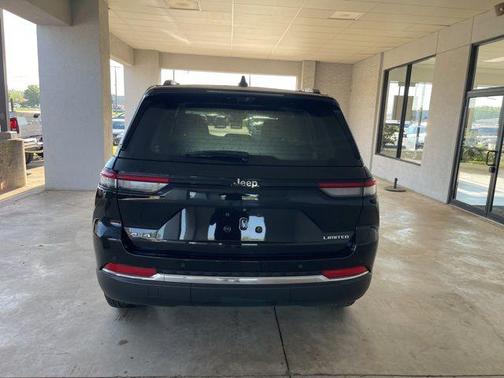 Diamond Black Crystal Pearlcoat 2023 Jeep Grand Cherokee Limited