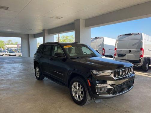 Diamond Black Crystal Pearlcoat 2023 Jeep Grand Cherokee Limited