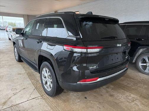 Diamond Black Crystal Pearlcoat 2023 Jeep Grand Cherokee Limited