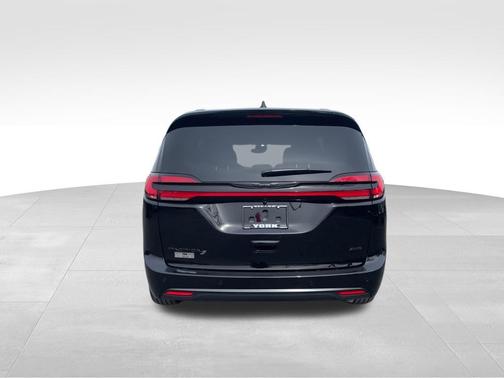 Diamond Black Crystal Pearlcoat 2026 Chrysler Pacifica L